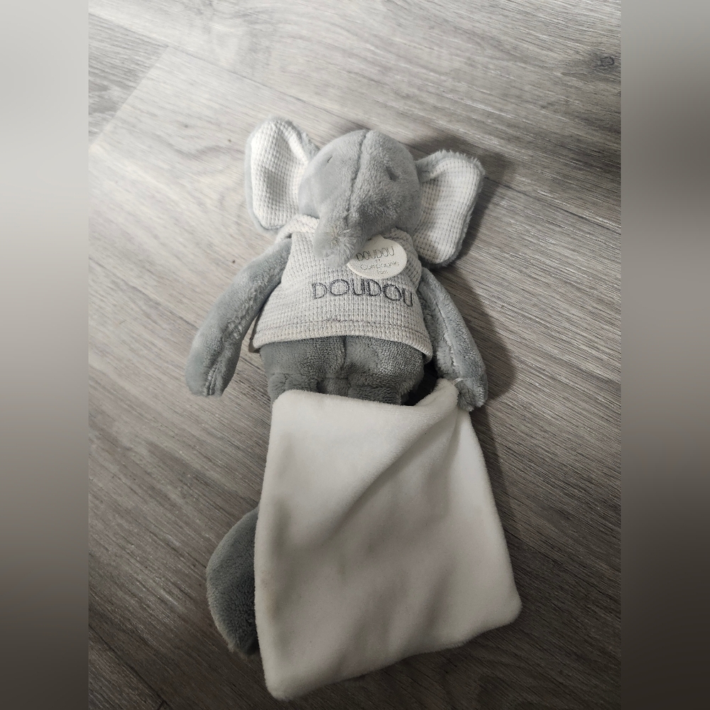 DouDou Et Compagnie Elephant Lovey